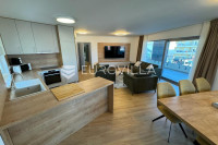 Baška Voda, novogradnja, useljiv, namješten, trosoban stan veličine 10