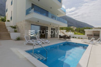 Makarska, novoizgrađena vila s bazenom