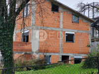 MAKSIMIR KUĆA S DVA STANA I GARAŽOM