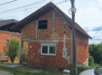 Mala Rakovica - nedovršena kuća na prodaju