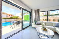 Malinska, apartman s bazenom na prodaju, otok Krk
