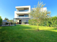 Malinska – apartman s dvije jedinice i okućnicom, blizu mora