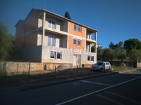 MALINSKA, kuća s 4 stambene jedinice