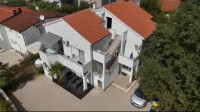 MALINSKA, KUĆA SA 5 APARTMANA