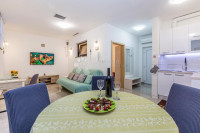MALINSKA - mali apartman sa velikom okućnicom i vrtnom sjenicom