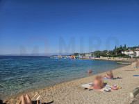 Malinska, okolica, zemljište s građevinskom dozvolomprvi red do mora