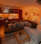 MALINSKA – PRIZEMNI STAN S 100 m² OKUĆNICE, 800 m OD MORA!