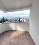Malinska, prodaja apartmana na drugom katu s pogledom na more i parkin