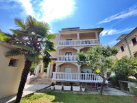 Malinska, prodaja apartmanske kuće s 6 stambenih jedinica!