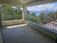 Malinska,renovirani apartman s pogledom, na 100m od plaže