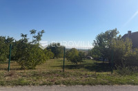Mandićevac, građevinsko zemljište površine 1.972 m² uz glavnu prometni