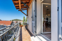 MANUŠ, TROSOBAN STAN S GARAŽOM, 119,88m², 1. kat
