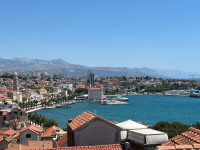 Marjan- LUKSUZAN STAN S POGLEDOM NA GRAD I MORE -01.11.-15.04.2026.