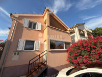 MASLINICA- ŠARMATNA KUĆA S DVA APARTMANA