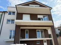 MATULJI - CENTAR, namještena garsonijera s parkirnim mjestom, za najam