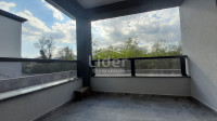 MATULJI,JURDANI-PRIZEMLJE S OKUĆNICOM U NOVOGADNJI 2SB+DB