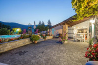 Matulji- okolica- obnovljena starina s bazenom