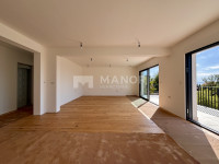 MATULJI - Penthouse, 3S+DB s velikom terasom, pogledom na more i 3 par