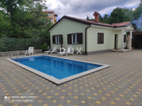 MATULJI, RUKAVAC - samostojeća prizemnica s bazenom za najam.