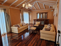 MATULJI - Samostojeća kuća s 2 stambene jedinice i prostranom okućnico