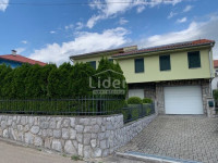 MATULJI, SAMOSTOJEĆA KUĆA 230M2, TOP LOKACIJA, OKUĆNICA