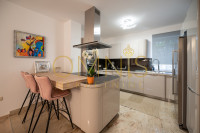 Matulji -Vila na 4 etaže sa bazenom, najam!