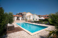 Mediteranska vila s bazenom i pogledom na more, Višnjan