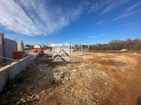 Medulin, građevinsko zemljište 526 m2, 100 m od mora