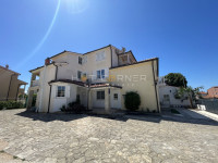 Medulin, kuća sa 10 apartmana, 600m od mora