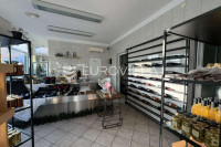 Medulin, poslovna zgrada na odličnoj lokaciji, spremna za nastavak pos