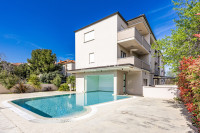 MEDULIN, PROSTRAN I LUKSUZAN STAN S BAZENOM I POGLEDOM NA MORE