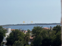Medulin, top lokacija, 300 m od plaže, jednosobni prizemni stan sa mal