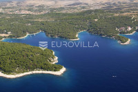 Milna, Lučice: Izvanredno građevinsko zemljište, prvi red do mora