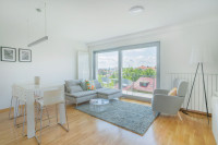 MINIMALISTIČKI ŠIK S PANORAMSKIM POGLEDOM NA VRTOVE I GRAD