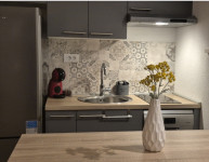 Moderan 1sobni stan- mjesečni najam do 1.5., uključene režije