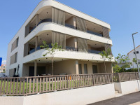 Moderan apartman u blizini plaže, prvi kat, lift, Vodice
