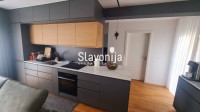 Moderan četverosobni stan u centru [Đakovo]