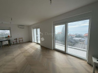 Moderan, izuzetno prostran stan 110m² – Kostrena