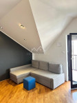 Moderan, osunčan potkrovni stan, 50m2, 1 VPM, balkon, spremište,Stenje