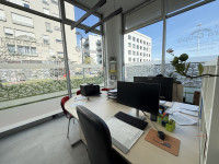 Moderan poslovni ulični prostor 131 m2, + 2 garaže, top lokacija,Špans