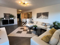 Moderan i prostran stan s panoramskim pogledom na more u Ližnjanu, 87