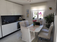 Moderan stan 2S+DB u Puli- 200m od mora!