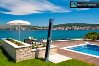 Modern & luxury villa with panoramic sea views // next to the beach