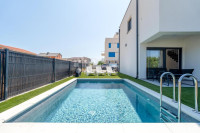 Moderna dvojna kuća s bazenom – Privlaka, 150 m od mora S1