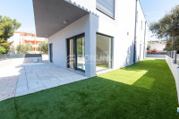 Moderna dvojna kuća u Žaboriću, 70 m od mora