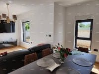 Nova, moderna kuća sa bazenom, Ližnjan!