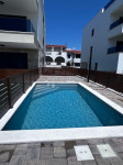 MODERNA NOVOGRADNJA 70M OD MORA, 2SB+DB, S2