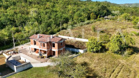 MODERNA NOVOGRADNJA S BAZENOM – MIRNA LOKACIJA U BLIZINI PIĆNA