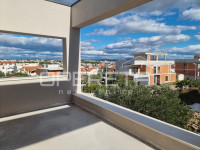 Moderna obiteljska kuća s bazenom i prostranom okućnicom – Vodice