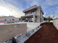 Moderna vila s bazenom, Galižana, Istra – 160 m² stambene površine na